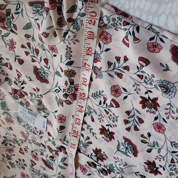 Maurices Cream Floral Print Sheer Blouse Women's Size M - NWT - Picture 6 of 8